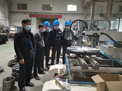 機(jī)電工程學(xué)院領(lǐng)導(dǎo)深入學(xué)生生產(chǎn)實(shí)習(xí)現(xiàn)場進(jìn)行調(diào)研走訪